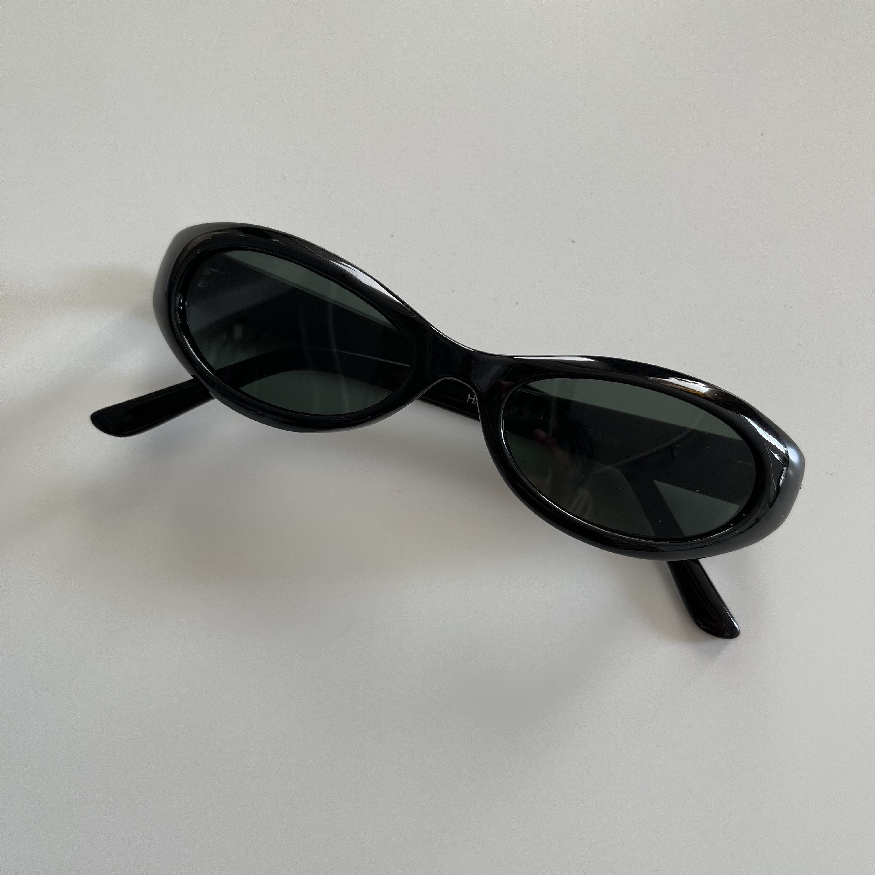 Le Specs 90s Oval Sunglasses (Black)